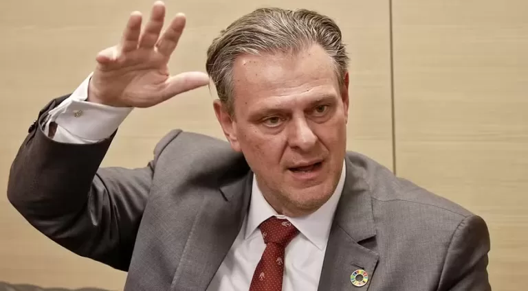 Com gripe aviária, Brasil pode deixar de exportar US$ 1 bilhão em carne de frango