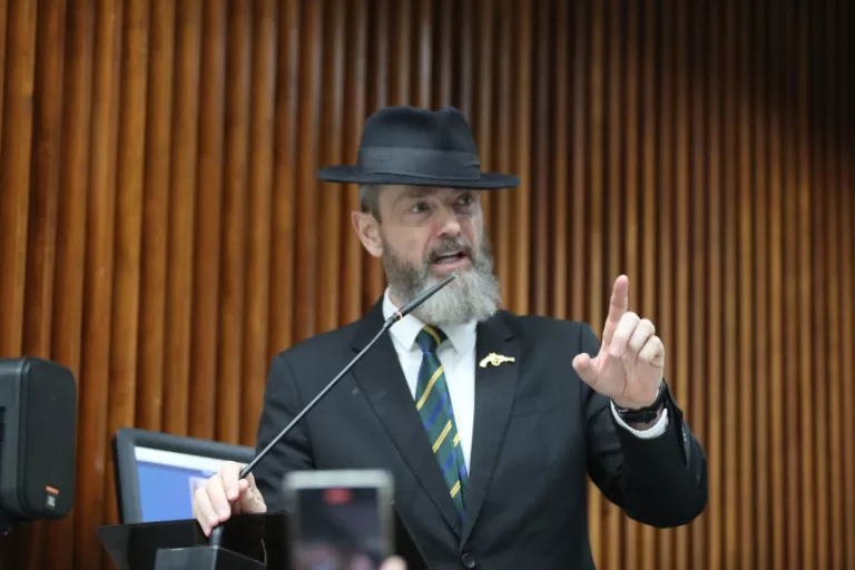 Projeto de lei prevê a proibição de cotas para pessoas trans nas universidades públicas do Paraná