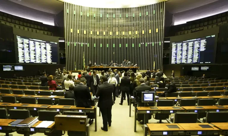 Câmara pode votar urgência para aumentar número de deputados federais