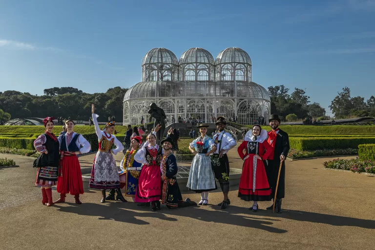 Atrações do frio: arraiás, festas da tainha e do feijão e tradições regionais movimentam o turismo
