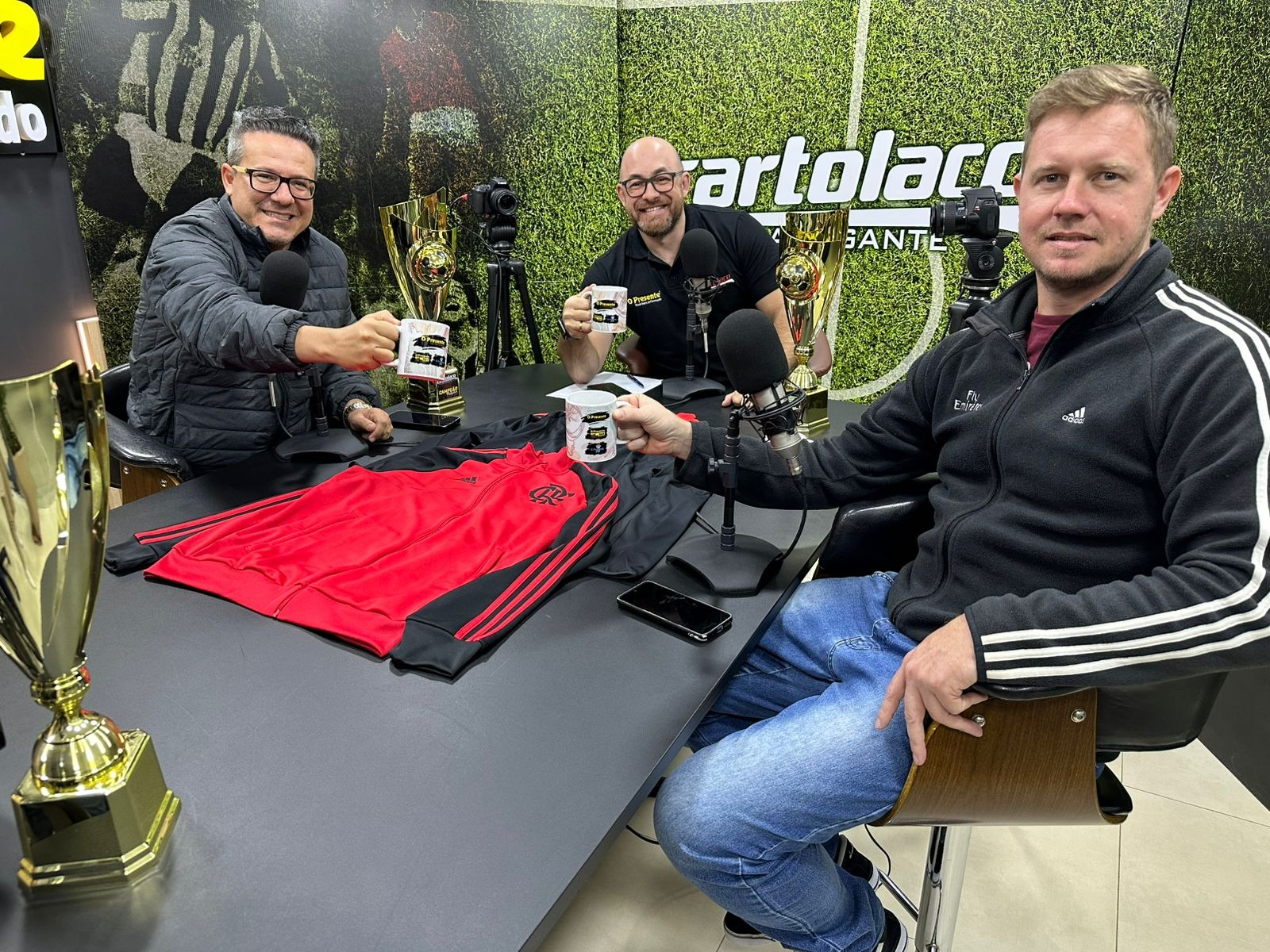 Acompanhe Cartolaço no O Presente