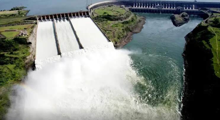 Usina paranaense líder mundial na geração de energia limpa, Itaipu comemora 51 anos