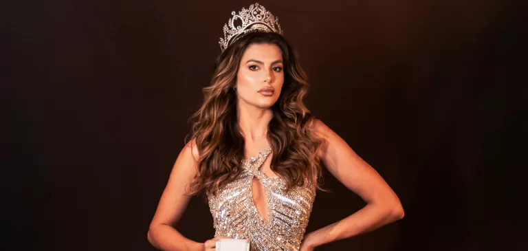 Rondonense Jéssica Krein disputa título do Miss Universe Paraná 2025; acompanhe