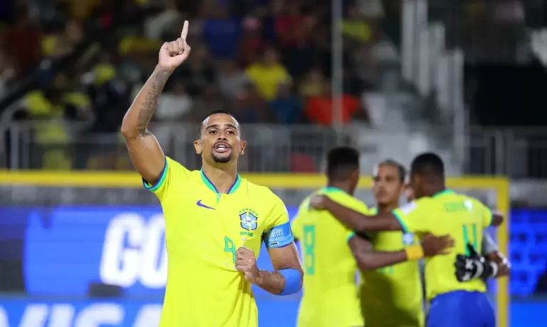 Seleção brasileira chega a Tóquio para amistoso contra Japão na terça