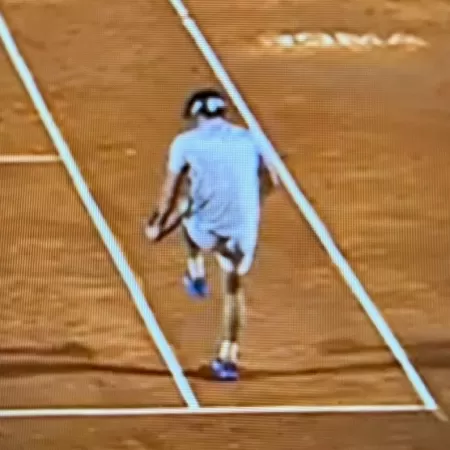 Thiago Wild perde de virada, quebra a raquete no joelho e é eliminado do Roma Open