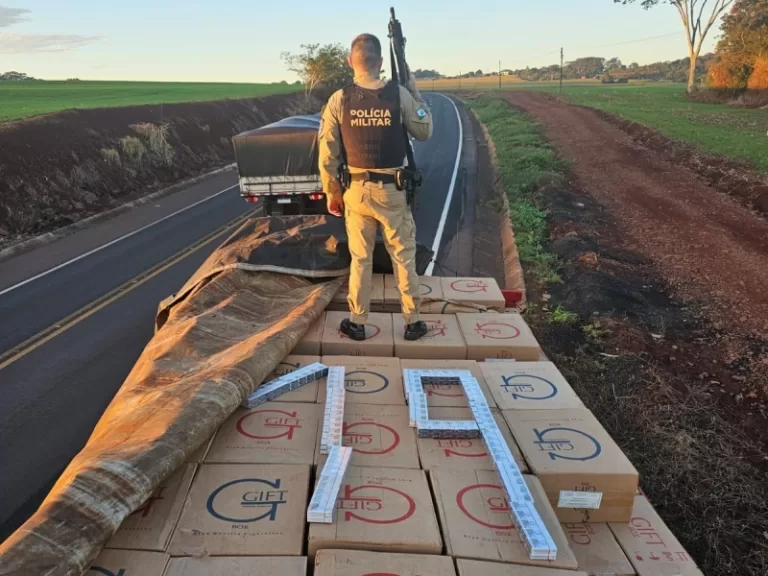 PM de Mercedes apreende caminhão carregado com 15 mil pacotes de cigarros