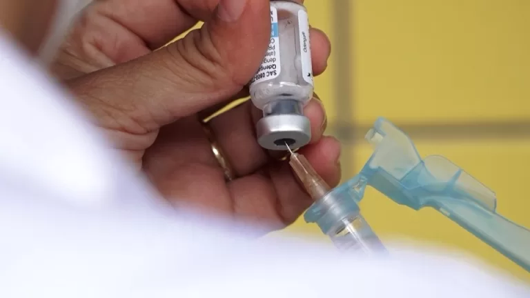 Campanha de vacinação nas escolas teve 168 mil carteirinhas avaliadas e 86 mil doses aplicadas