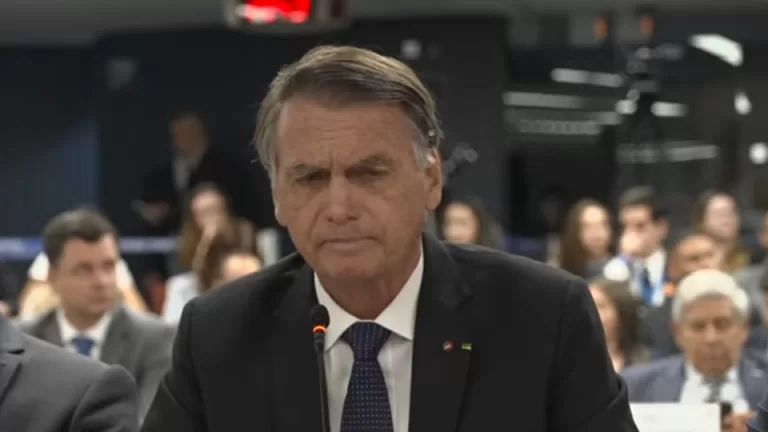 Moraes inicia interrogatório de Bolsonaro na ação da trama golpista; ao vivo