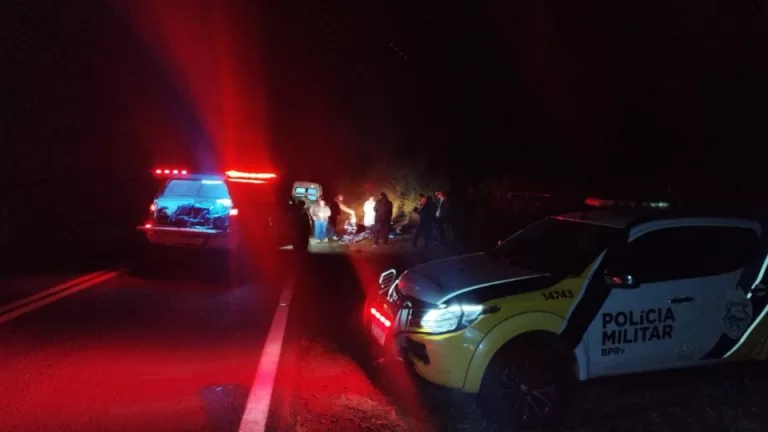 Motorista morre após carro bater em barranco e capotar na PR-546