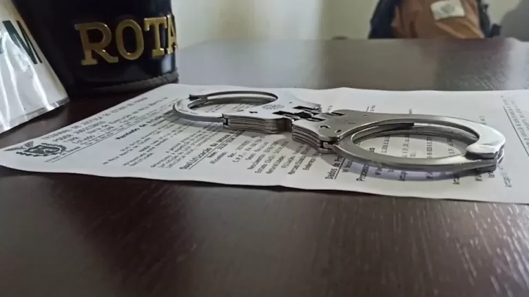 Mulher de 31 anos é presa pela Rotam no centro de Toledo após cumprimento de mandado judicial