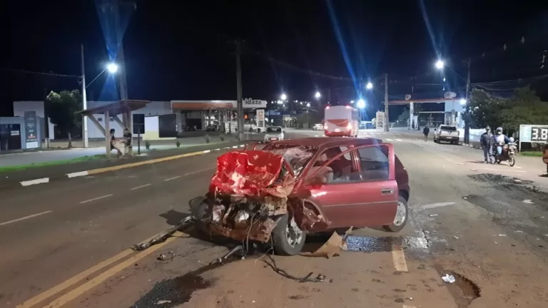 Três veículos se envolvem em acidente em rodovia da região