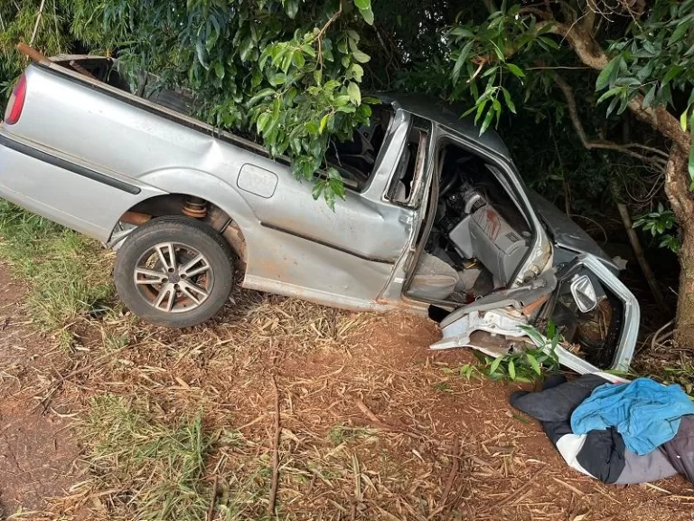 Condutor perde a vida após colidir contra árvore na zona rural de Terra Roxa