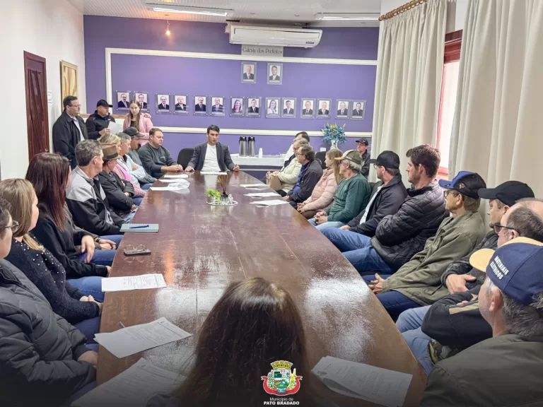 Prefeitura de Pato Bragado entrega subsídios para o setor agrícola e ambiental