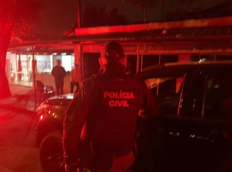 Operação em Foz do Iguaçu mira grupo que assaltava turistas e compristas