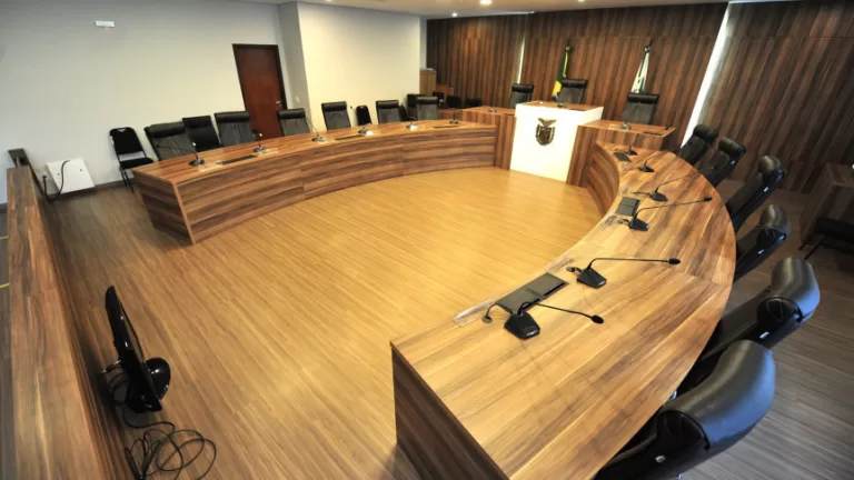 CCJ realiza reunião extraordinária para analisar emendas ao projeto que trata do reajuste dos professores