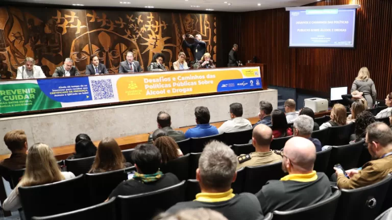 Audiência Pública debate estratégias de combate às drogas e ao álcool no Paraná