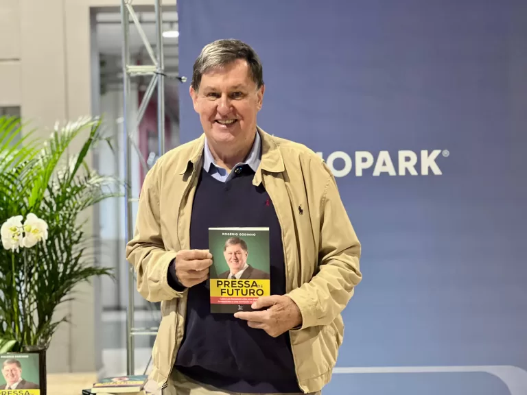 Biografia mostra trajetória de ícone da indústria farmacêutica e criador de um dos maiores ecossistemas de impacto social do planeta