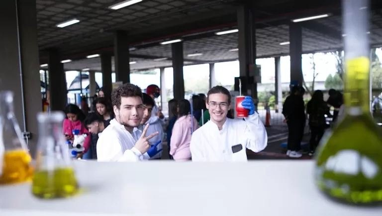 Mundo Senai movimenta a região Oeste com atividades práticas e experiências imersivas na indústria