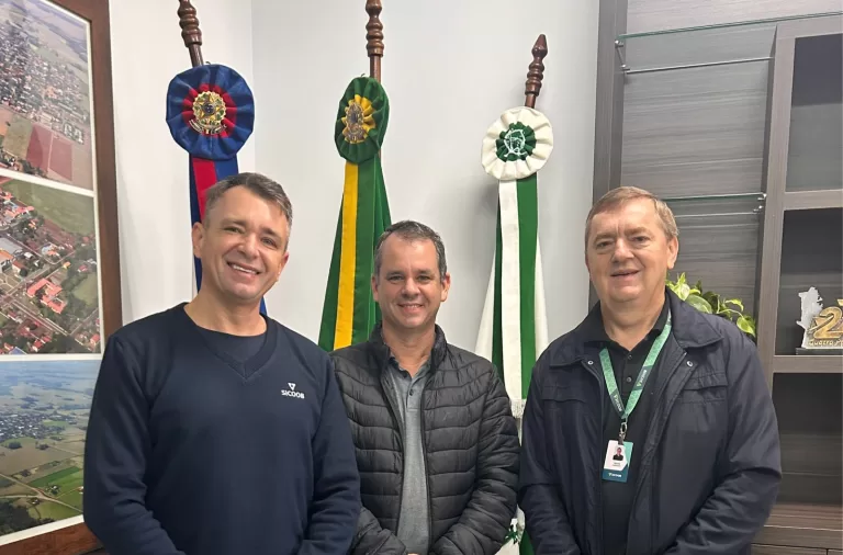 Prefeitura de Quatro Pontes e Sicoob Confiança alinham movimentos para 2025