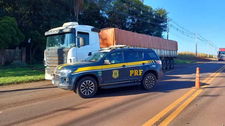 Polícia Rodoviária apreende 600 mil maços de cigarros em Quatro Pontes