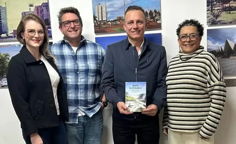 Rondonense Udilma Weirich é uma das autoras de livro sobre Oeste do Paraná