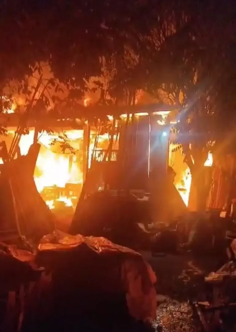 Incêndio de grandes proporções atinge empresa em Pato Bragado