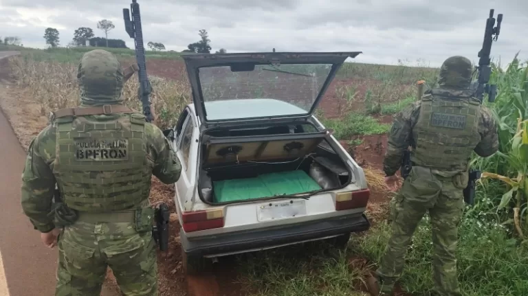 Homem abandona Gol e caixas de cigarros paraguaios em Guaíra