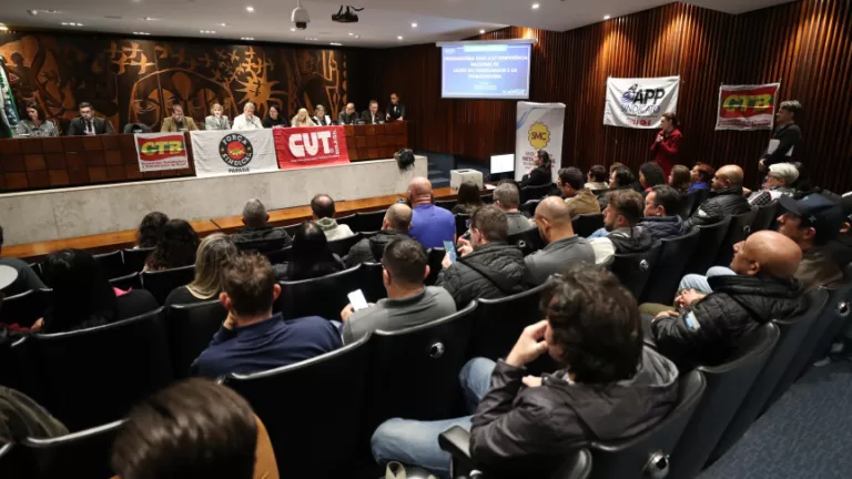 Maior transparência na aplicação de recursos para a saúde do trabalhador no Paraná é debatida em audiência pública