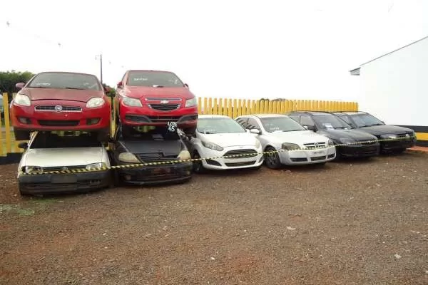 DER/PR vai leiloar 1.046 sucatas de veículos divididas em 103 lotes em julho