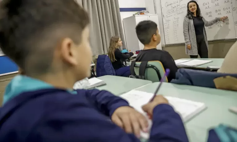Olimpíada de matemática das escolas públicas aplica prova nesta terça