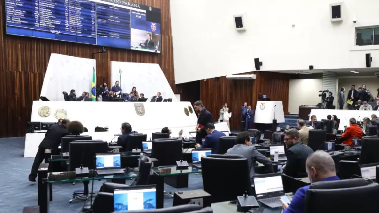 Proposta de reajuste salarial dos professores avança na Assembleia Legislativa