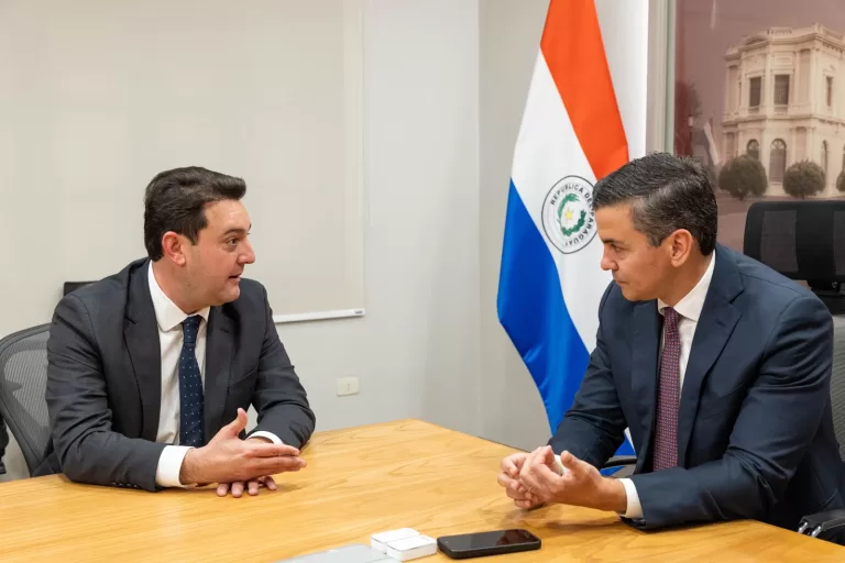 Ratinho Junior se reúne com presidente do Paraguai para falar sobre Ponte da Integração e comércio