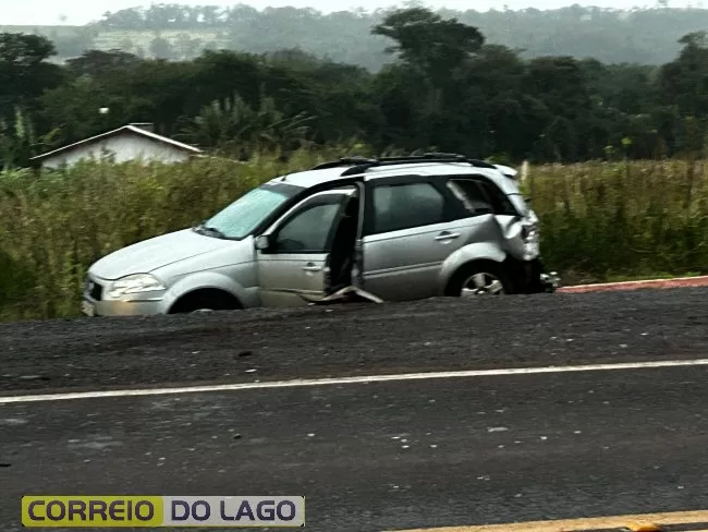 Palio e caminhão colidem entre distritos de Santa Helena e motorista fica ferida
