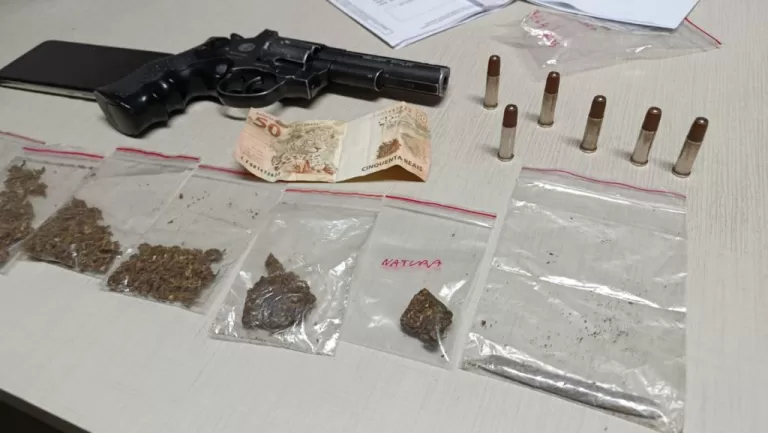 Rapaz e idoso suspeitos de associação ao tráfico são presos em Toledo