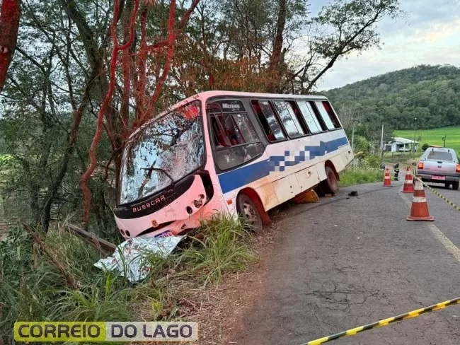 Batida entre ônibus e moto deixa vítima fatal no interior de Santa Helena