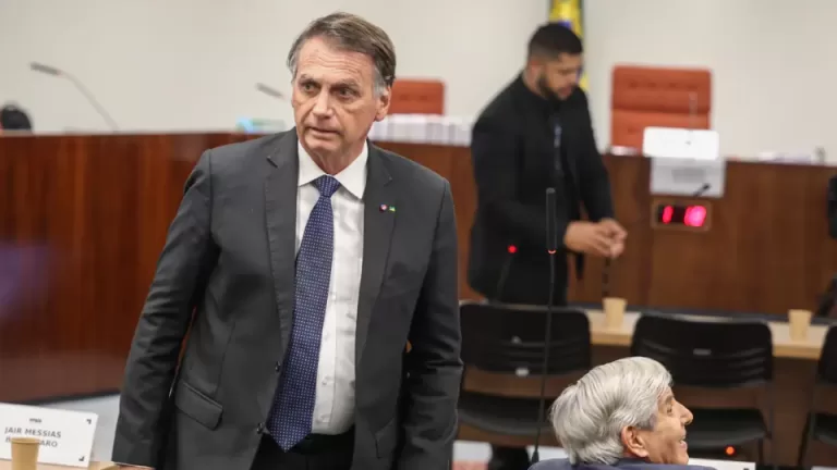 PGR pede ao STF condenação de Bolsonaro e outros sete por tentativa de golpe de Estado