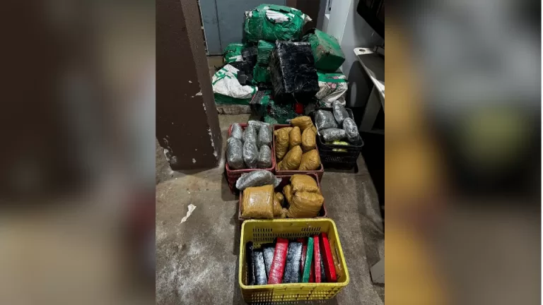 PRF apreende mais de meia tonelada de maconha em carro roubado na BR-277