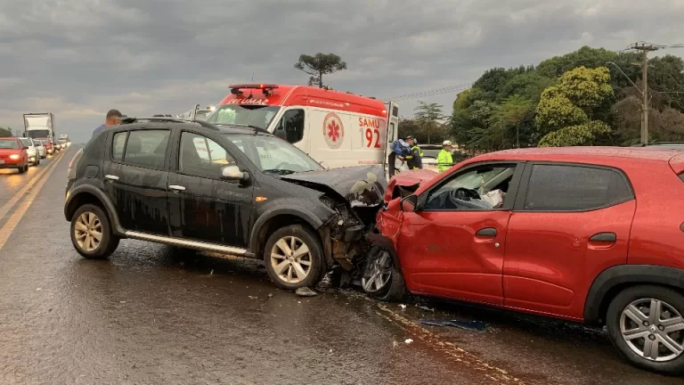 Duas pessoas ficam feridas na BR-277 em Cascavel
