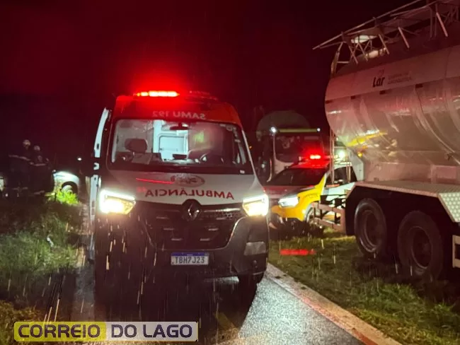 Carro e caminhão se envolvem em acidente na PR-317, em Santa Helena