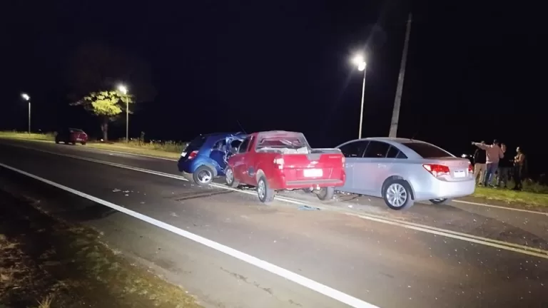 Três veículos se envolvem em acidente na PR-495, entre Pato Bragado e Entre Rios do Oeste