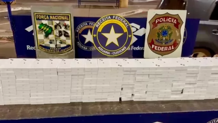 R$ 496 mil em celulares são encontrados escondidos em fundo falso na Ponte da Amizade