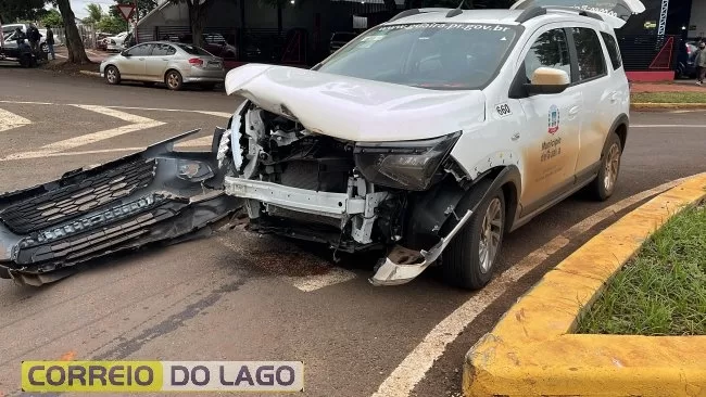 Veículo da Prefeitura de Guaíra se envolve em acidente em Santa Helena