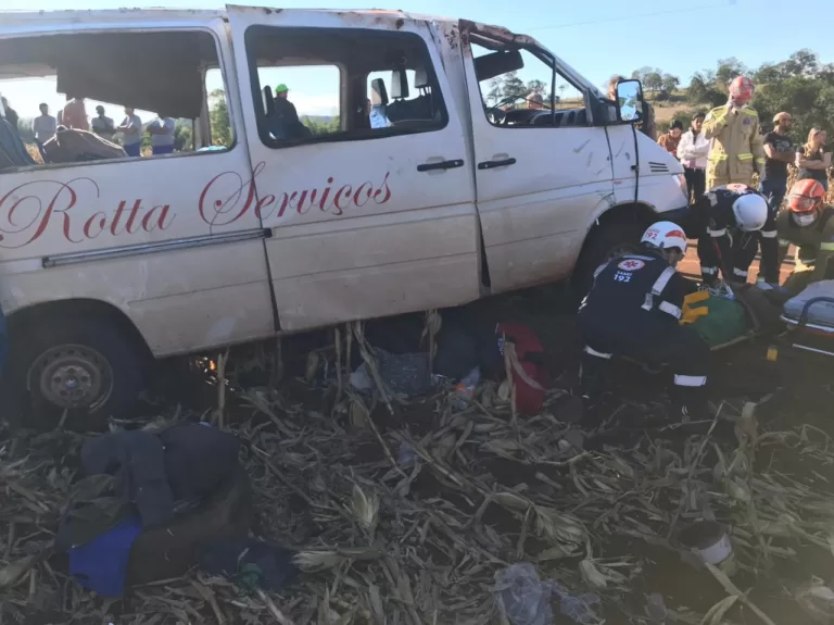 Vítima fatal em capotamento de van com trabalhadores era do Mato Grosso do Sul