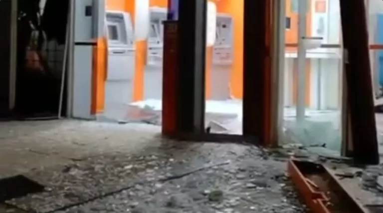 Criminosos explodem agência bancária e fogem sem levar dinheiro no Paraná