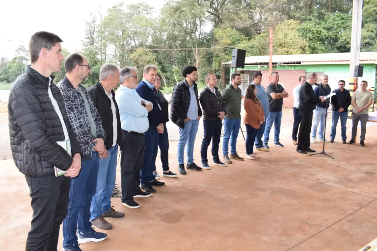 Prefeitura rondonense e Itaipu firmam parceria para pavimentação rural e reconstrução da UVR da Ascamar