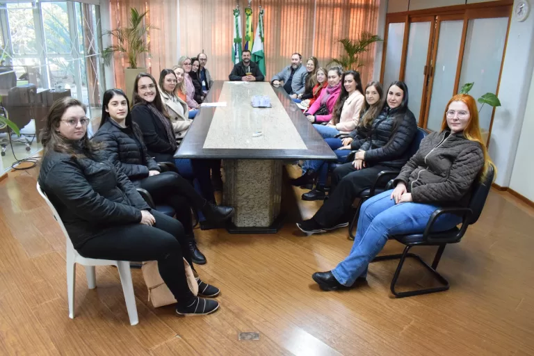 Novos servidores da Educação tomam posse na prefeitura de Marechal Rondon