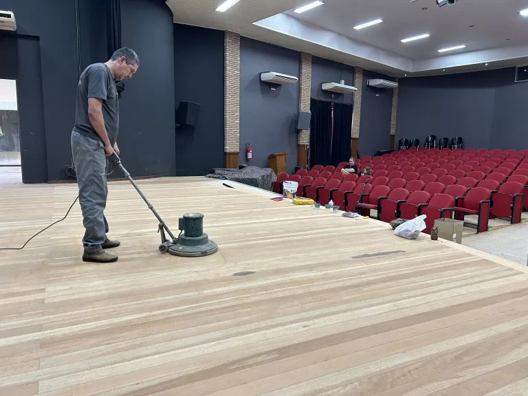 Casa da Cultura de Mercedes passa por revitalização no palco e salas anexas