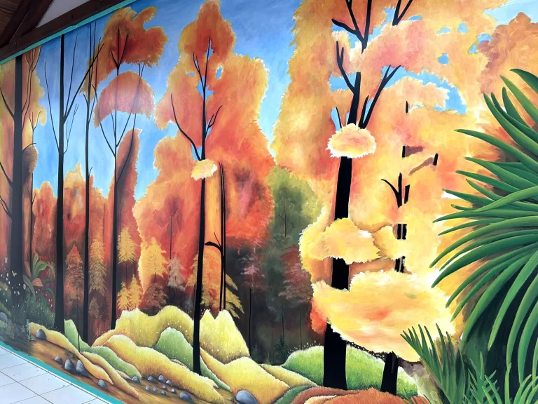 Biblioteca de Mercedes ganha nova pintura inspirada na natureza