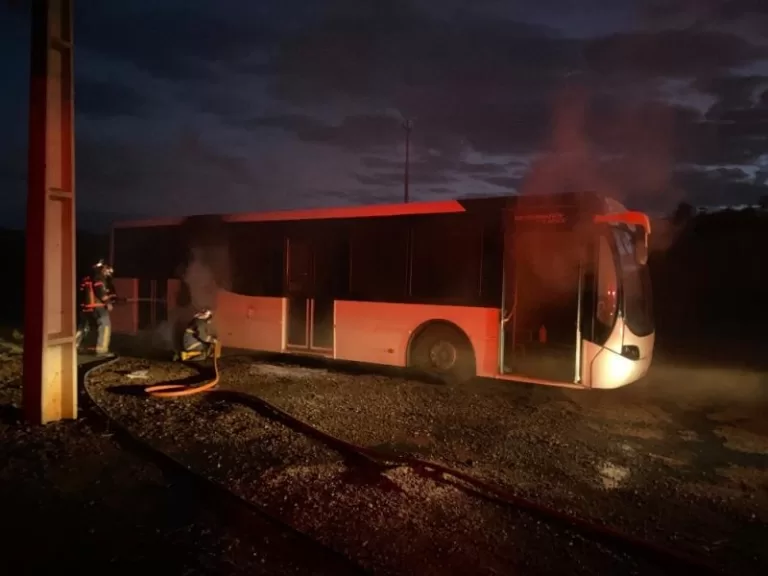 Incêndio atinge ônibus na BR-163 próximo a Novo Horizonte