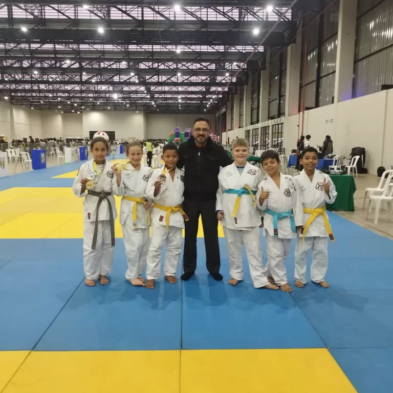 Alunos do Projeto de Judô da Escola Osvino Weirich se destacam no Circuito Paranaense